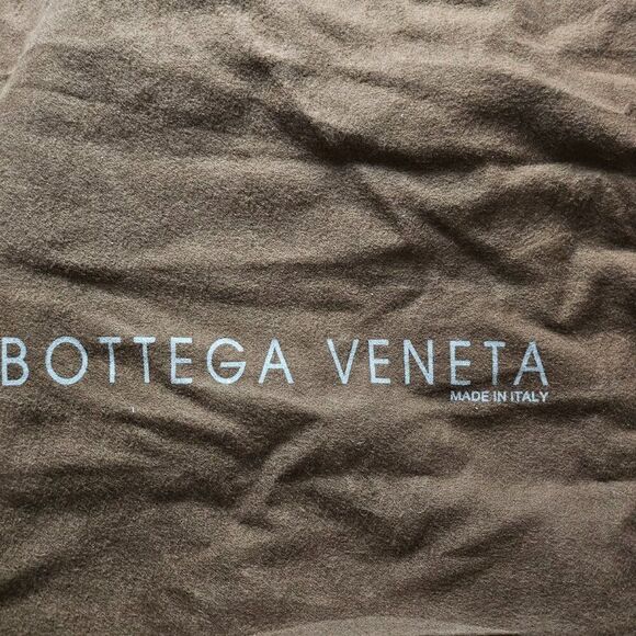 Bottega Crossbody - Picture 3 of 11